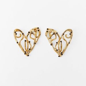 Zara TEXTURED HEART EARRINGS